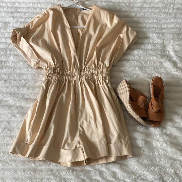 Zara Short Pleated Jumpsuit Taupe Romper With Elastic Detail Size S NWOT - Picture 2 of 4